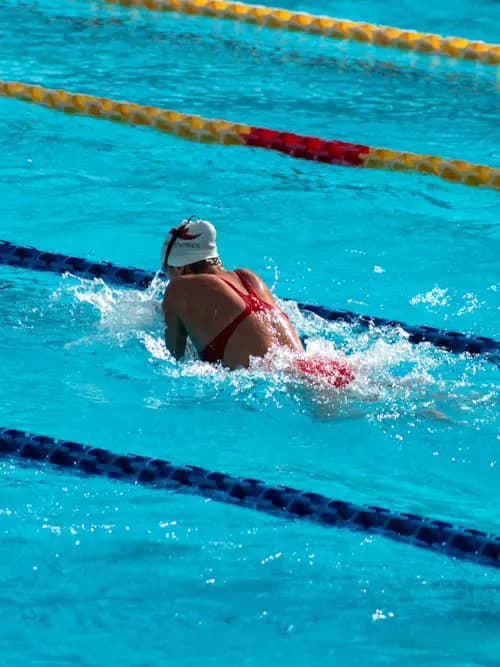 swimming women