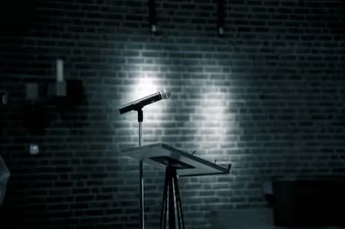 mic stand up
