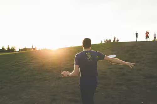 Frisbee Distance Throw