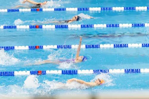 swimming women
