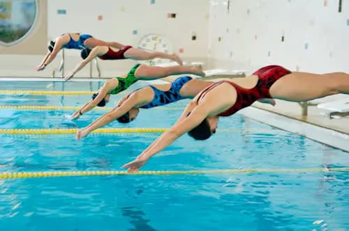swimming women